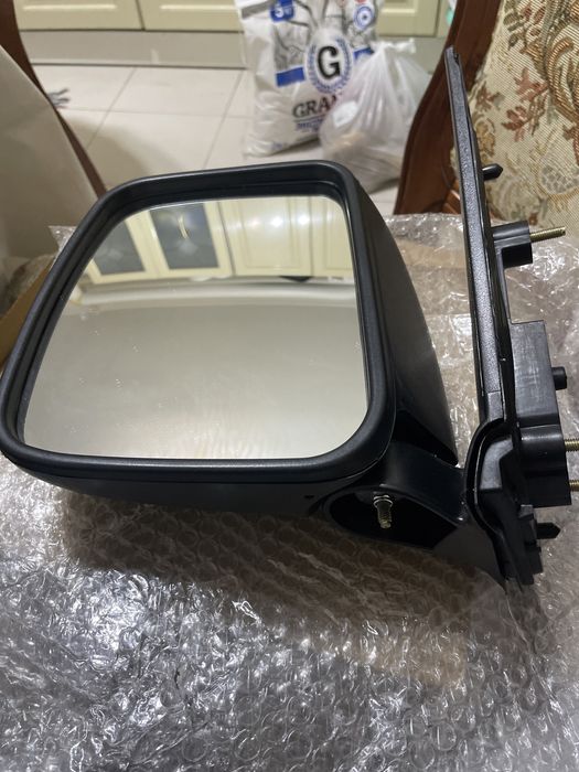 Продам зеркало на тойота Хайс