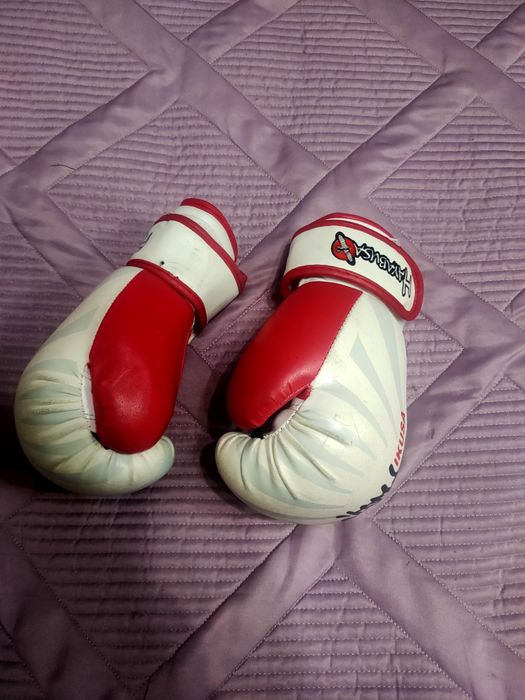 Продается Шлем и перчатки