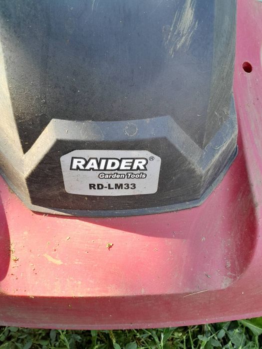 Продавам електрическа косачка и тример общо за 120 лв.