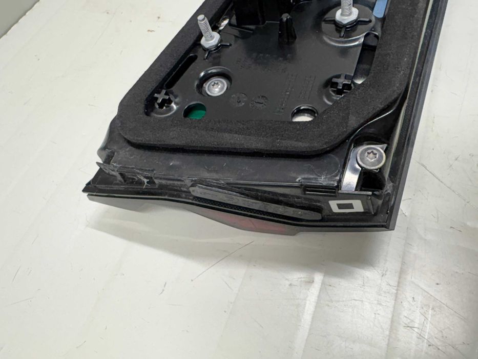 Десен стоп багажник / Десен стоп заден капак БМВ Г30 М5 Ф90 Фейслифт