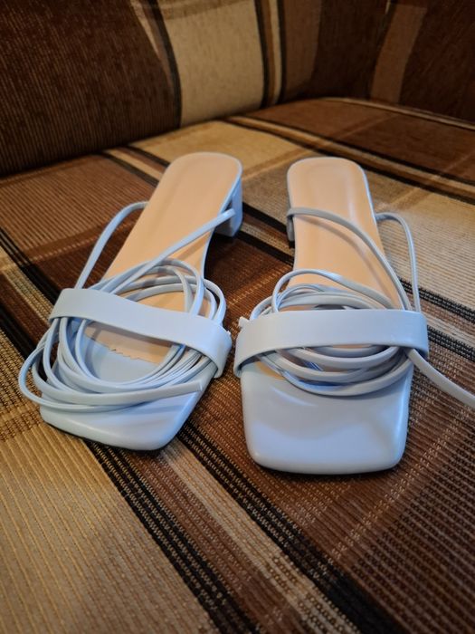 Sandale albastre cu toc jos pentru femei, mărimea 38