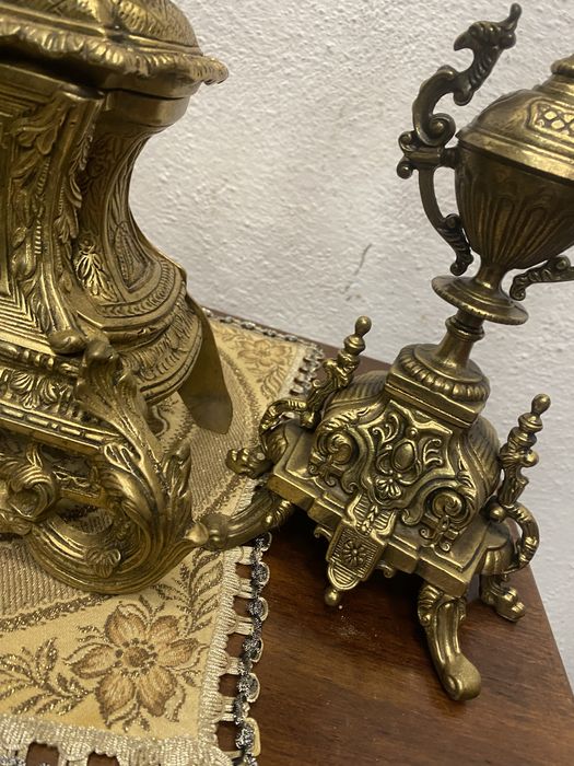 Френски каминен часовник от масивен месинг бароков часовник