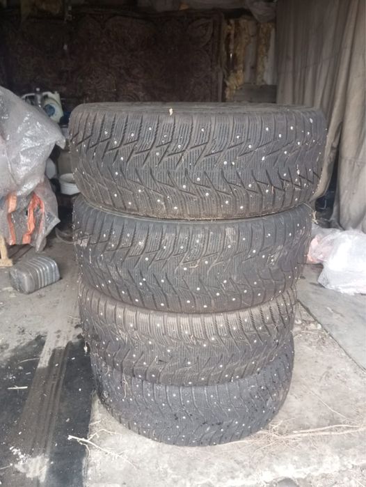 Продам зимнию шины 235*50*R18