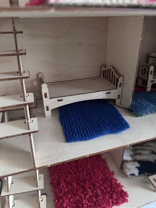 Деревянный домик для кукол