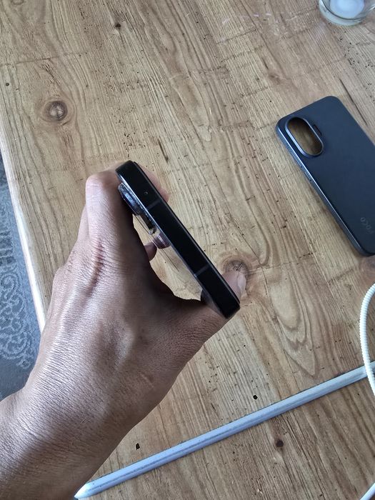 Продам телефон Poco F7  12/512гб