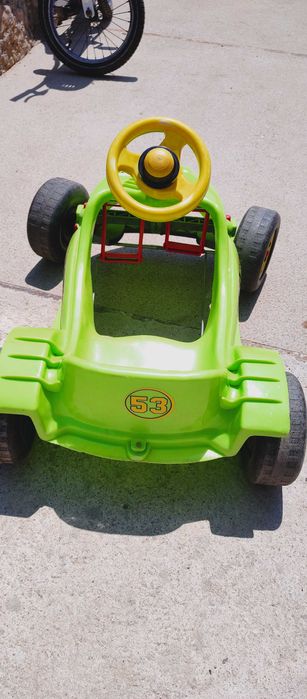 Детска кола с педали