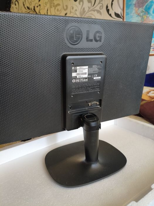 Монитор LG 19M35