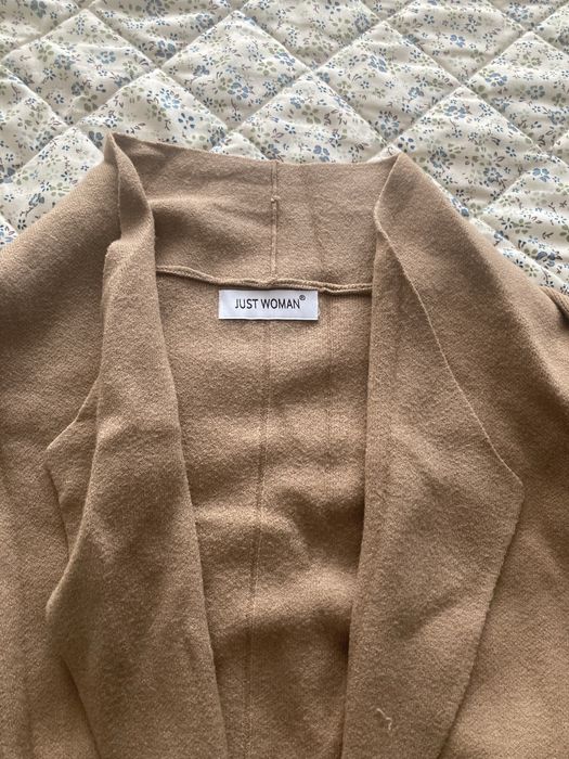 Жилетка, не е носена.