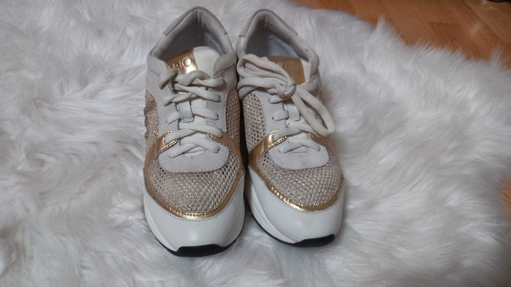 Adidasi plasa Liu Jo