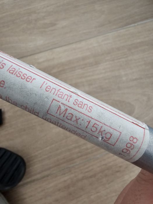 Vând scaun de masă copii