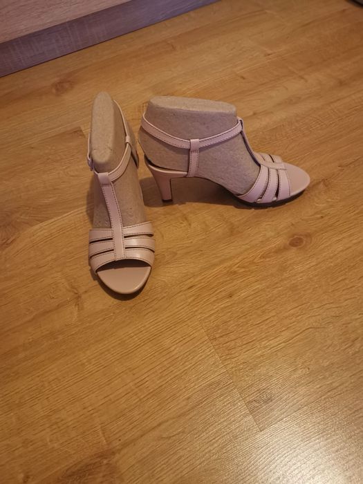 Дамски обувки clarks и fabiano