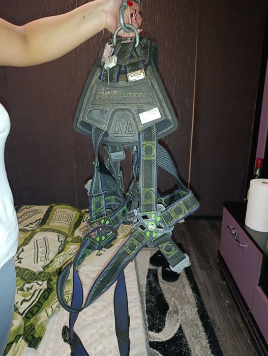 Продавам предпазен колан за скеле