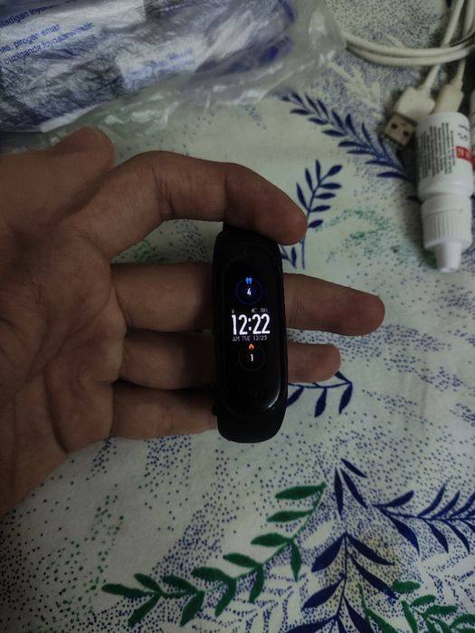 Xiaomi Mi Band 5, рабочий, ремешки в подарок