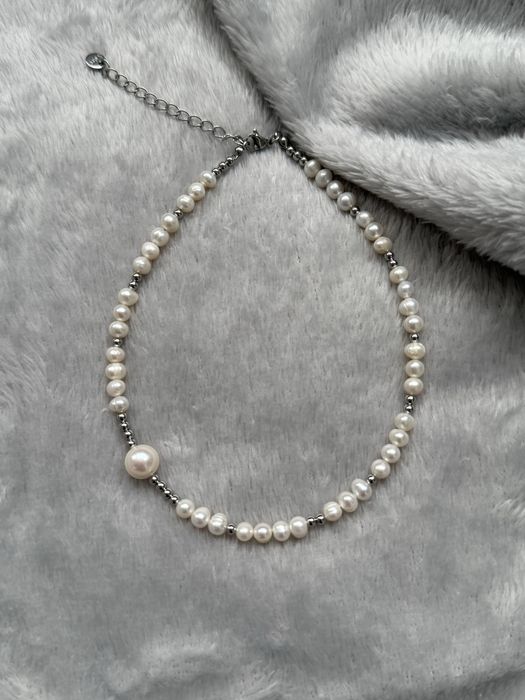 Ръчно изработени колиета от естествени перли, камъни и стомана