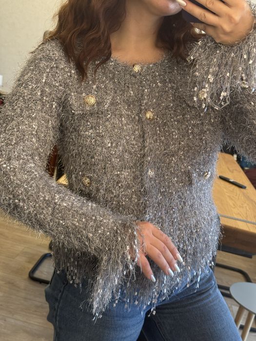 Сребристо-сив кардиган в стил Chanel с ресни