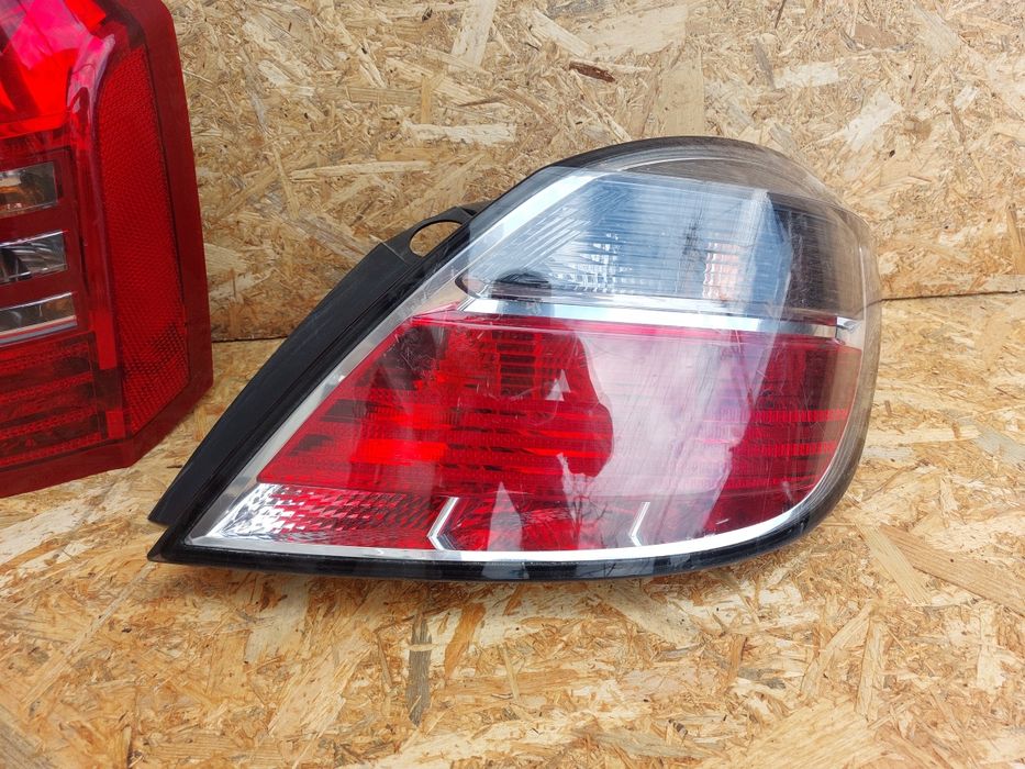 Stop tripla dreapta opel astra h gtc chrysler 300c originale