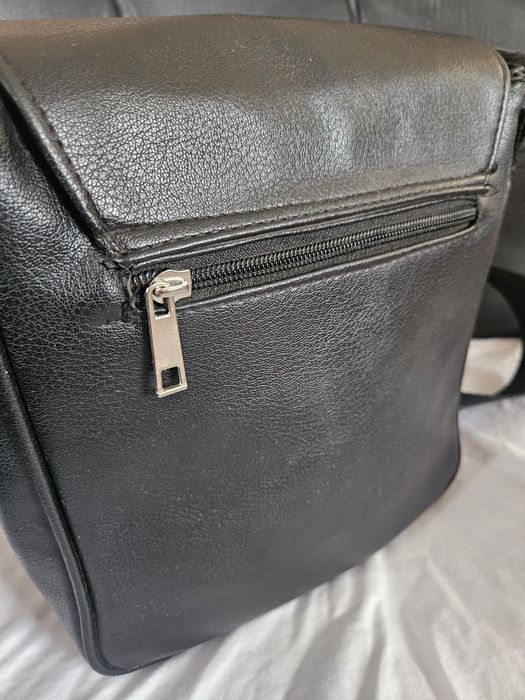 Мъжка чанта Emporio Armani през рамо