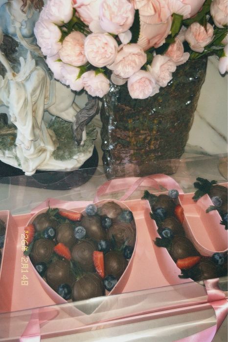 Клубника в шокоалде