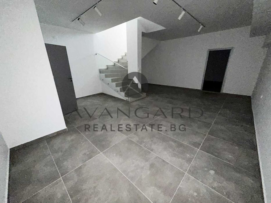 Продава се Къща в Пловдив, Остромила - 388 кв.м за 1225 €/кв.м - Снимка #22