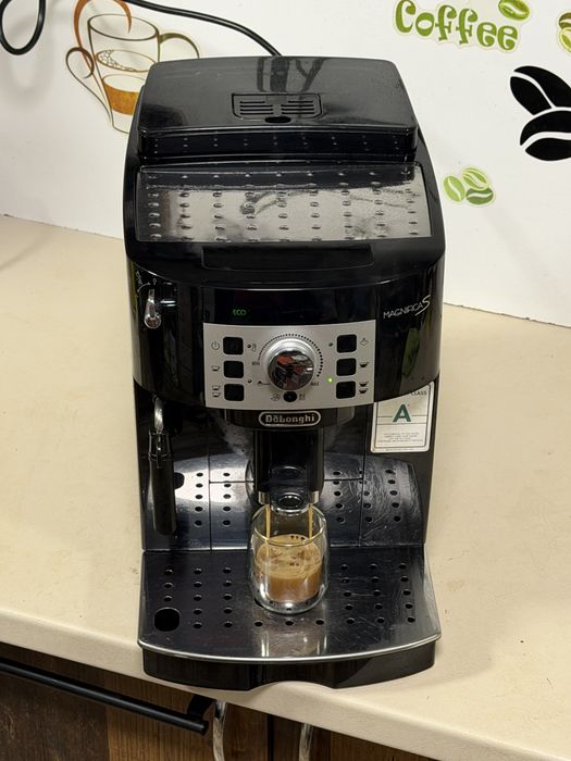Кафемашина кафе автомат delonghi magnifica S с гаранция