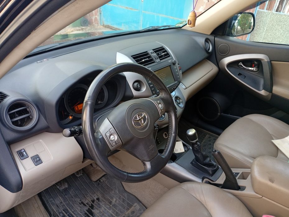 Тойота RAV 4 не зарежда
