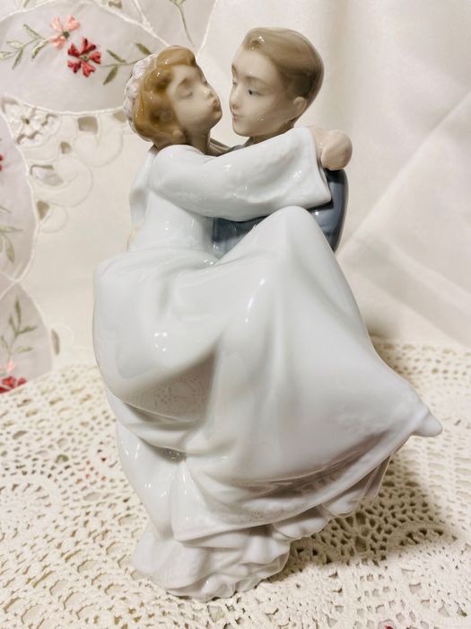 порцеланова статуетка