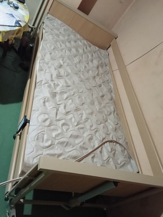 Болнично електрическо легло HIPNOS – отлично състояние + аксесоари