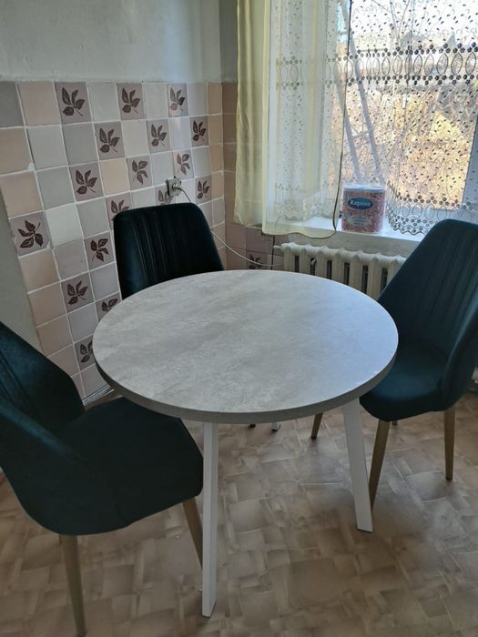 Продается стол со стульями