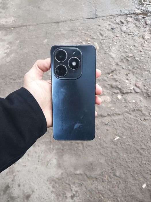 TECNO SPARK s 20.sotiladi