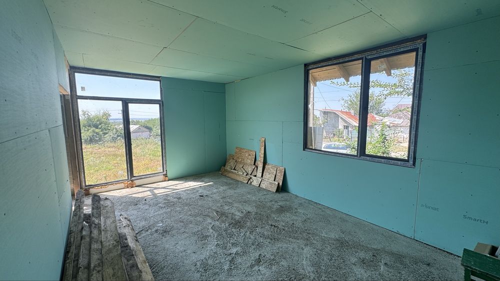 Casă 140 mp + teren 700 mp | Valea Călugărească | Zonă de deal | Acte la zi, proiect modern.