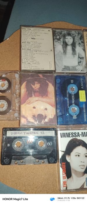 Стари касети с метъл и денс музика