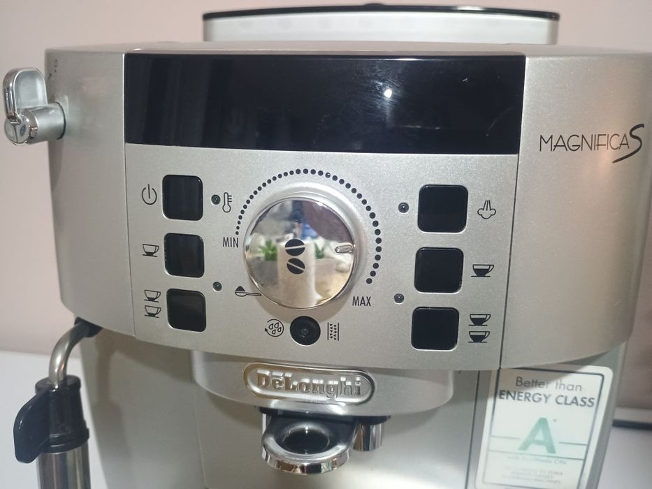 DeLonghi Magnifica S ECAM 22.110.SB автоматична кафемашина с мелачка