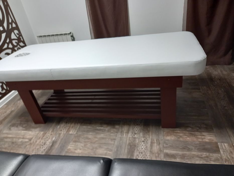 Масажна кушетка/НАЛИЧНА