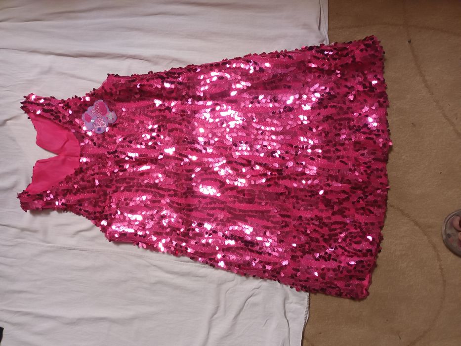 Продам платья на девочку