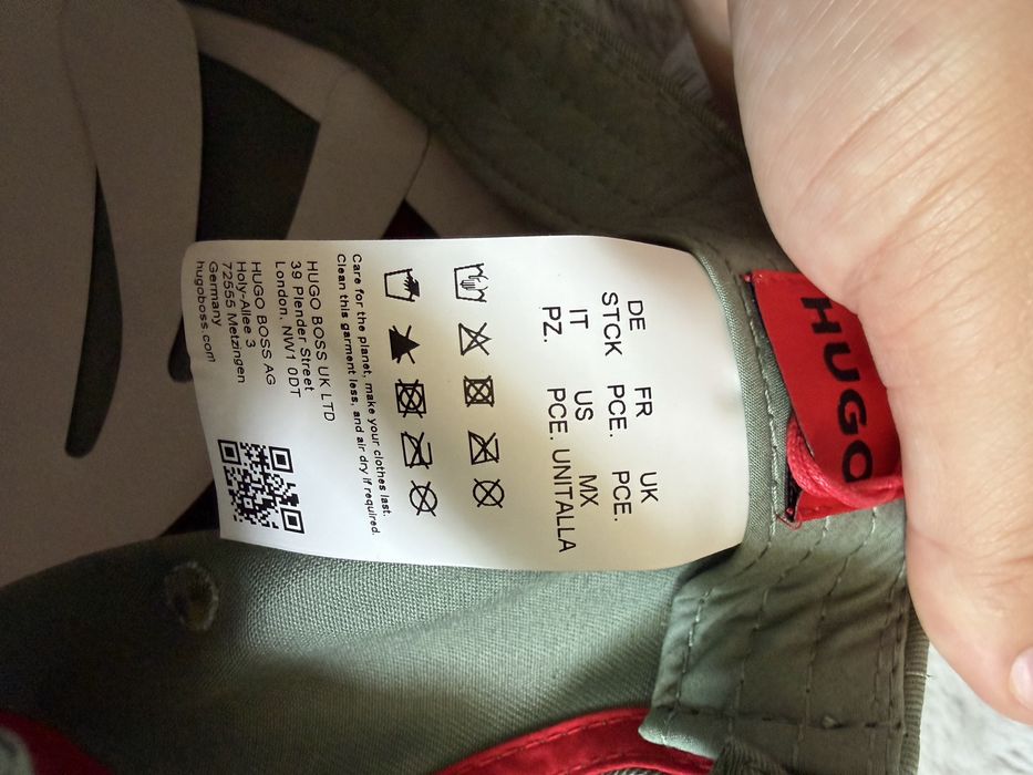 Hugo sapca unisex culoare verde masliniu cu logo rosu marime universala noua originala
