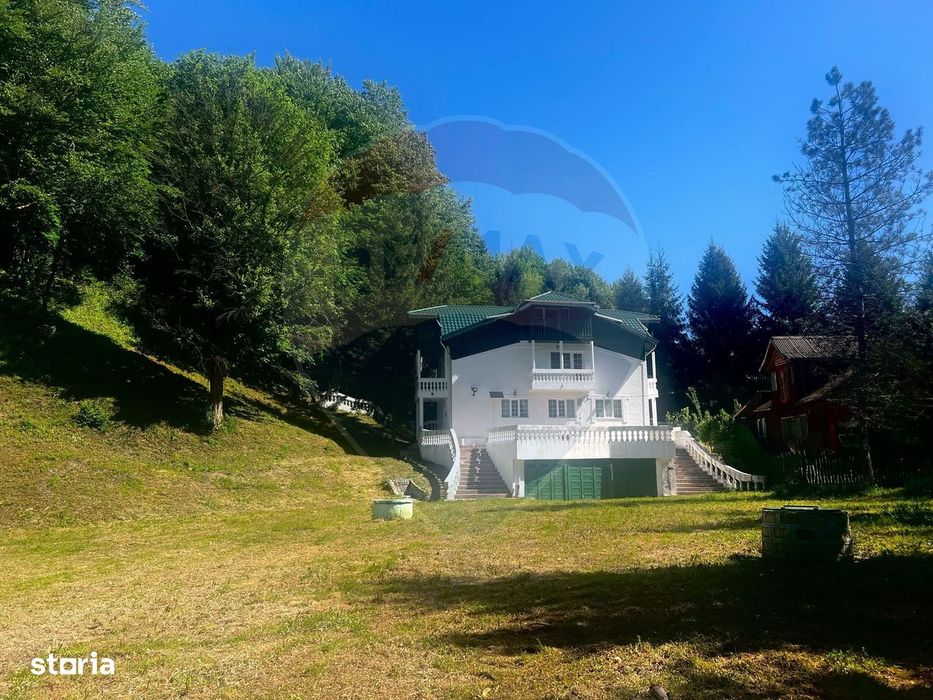 Casă / Vilă 10 camere Lepsa