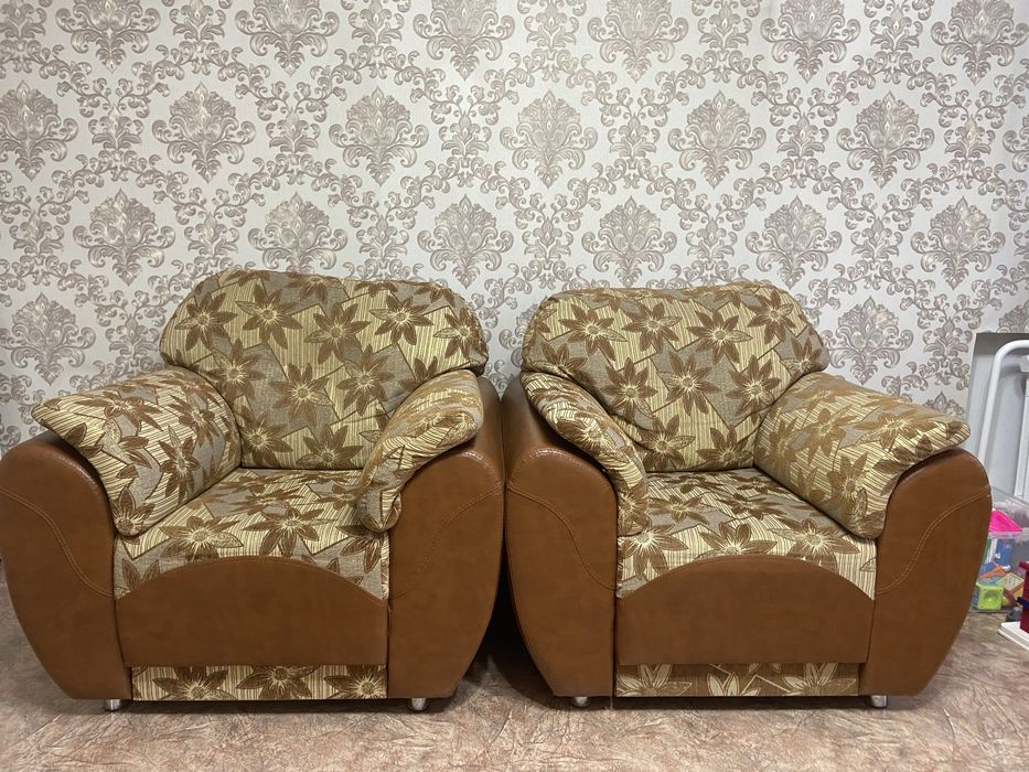Продам диван с креслами