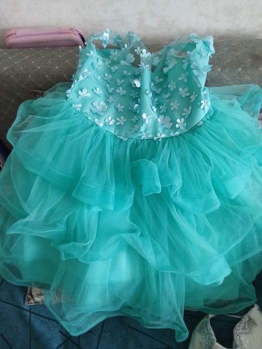 Продам платье новый