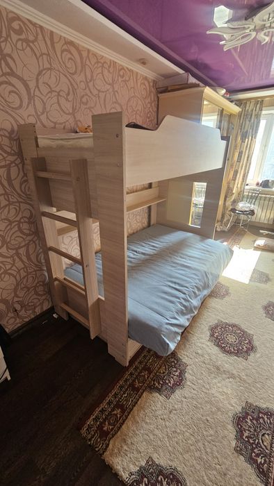Двухэтажный кровать