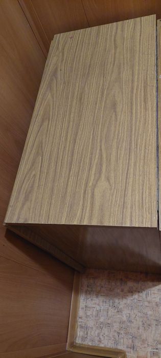 Стол книжка не новая