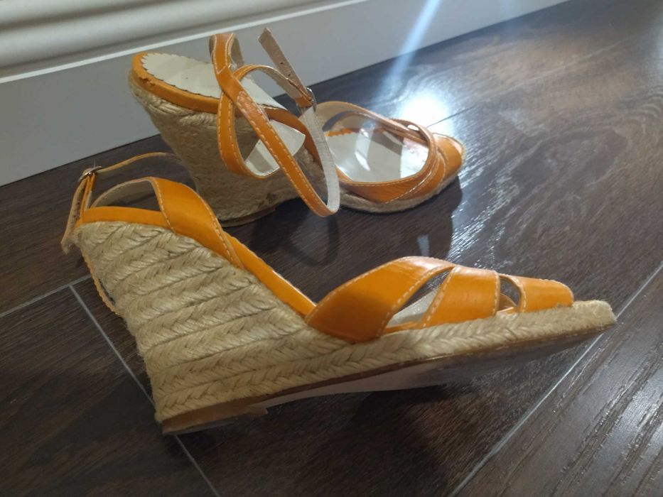 Плетени сандали на платформа ZARA