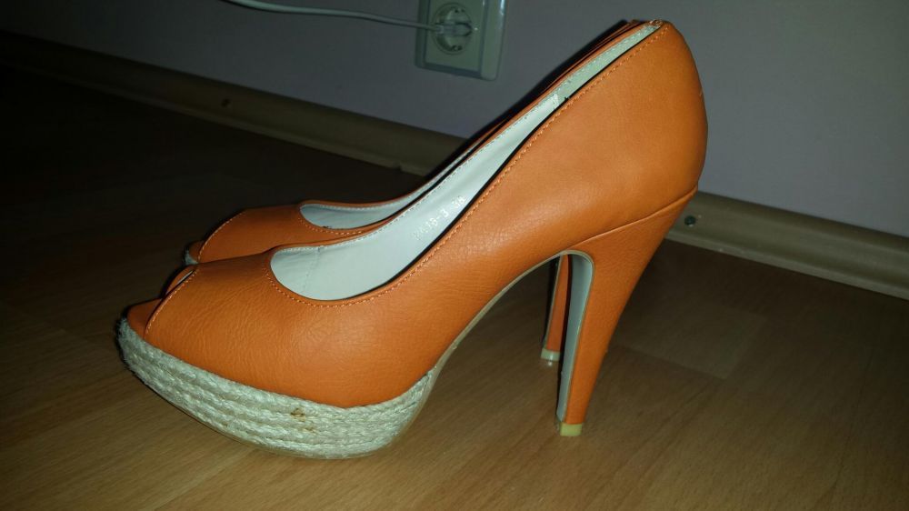 Vând pantofi damă piele măr 38