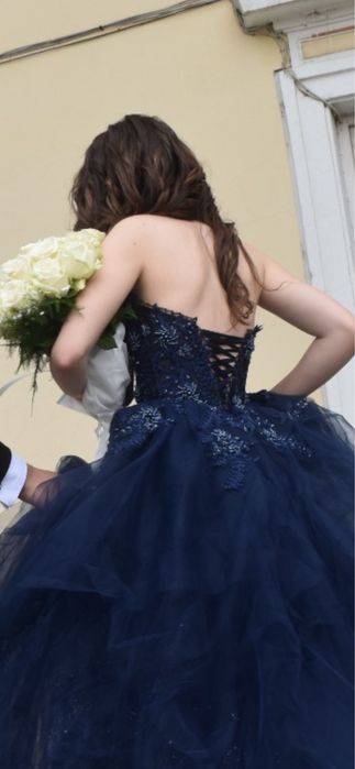 Официална рокля.