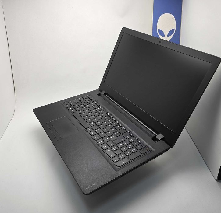Lenovo IdeaPad 110-15ISK  i5 6200U/8GB/250SSD/AMD R5-M330-2GB