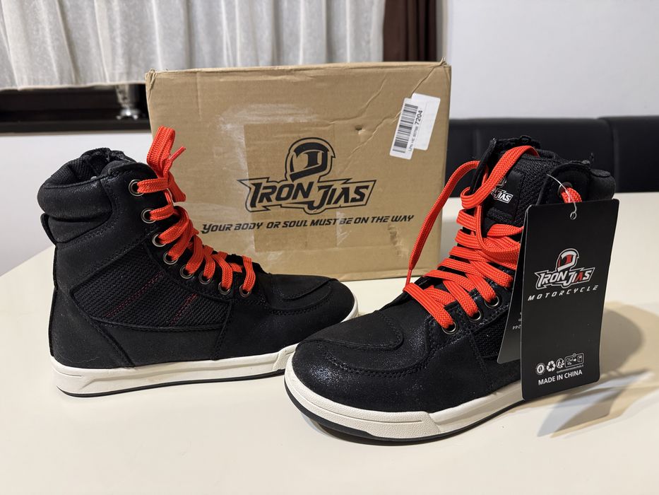 Ghete moto IronJias , marimea 40 , NOU