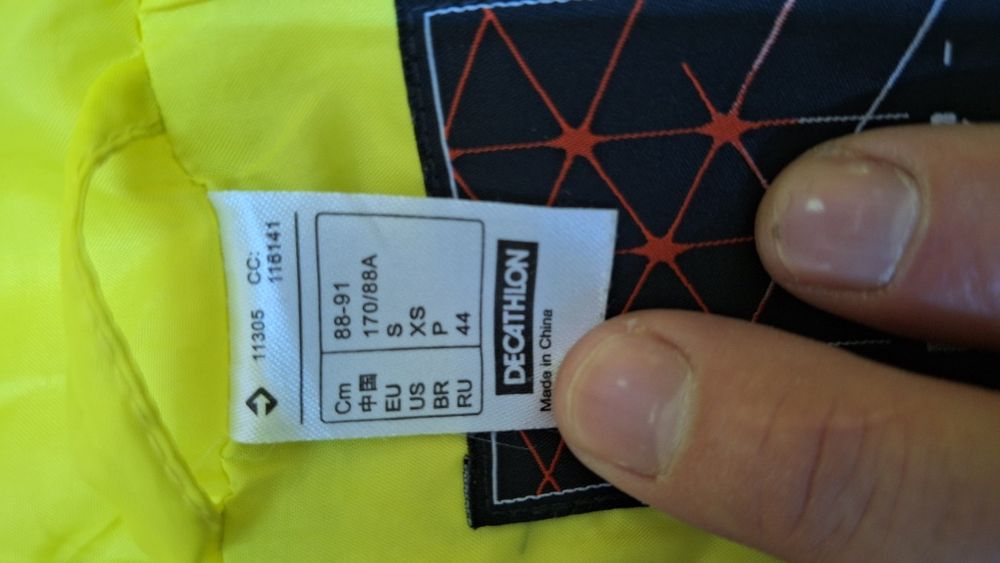 Geacă de schi din puf gros de la Wed'ze mărimea S, potrivit M.