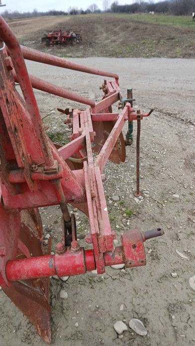 Vand plug cu trei trupite