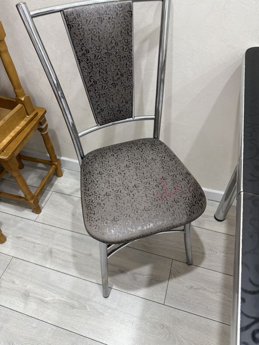 Продам стол со стульями