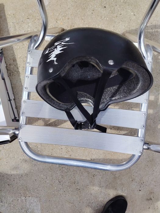 Șa de bicicleta Selle Royal; Șa de bicicleta cu gel; 2 cauciucuri  20' noi; casca.