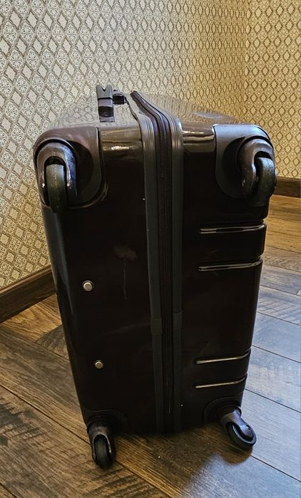 Чемодан Delsey на колёсиках